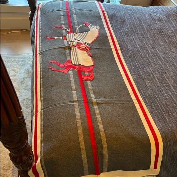 Hermès Cashmere Silk Horse Motif Scarf - Picture 4 of 11